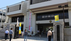 在学生が案内するキャンパスツアー