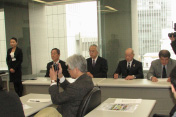 調印式に同席された林副市長はじめ沼田市職員の皆様と羽田教授