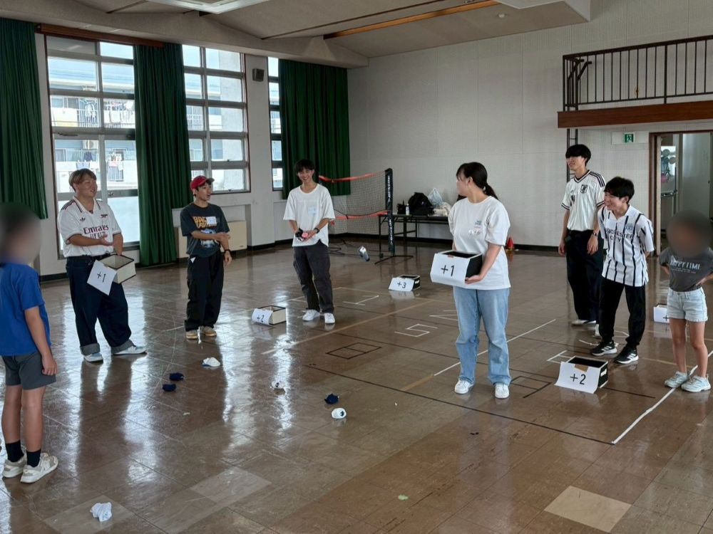 靴下リレーの様子