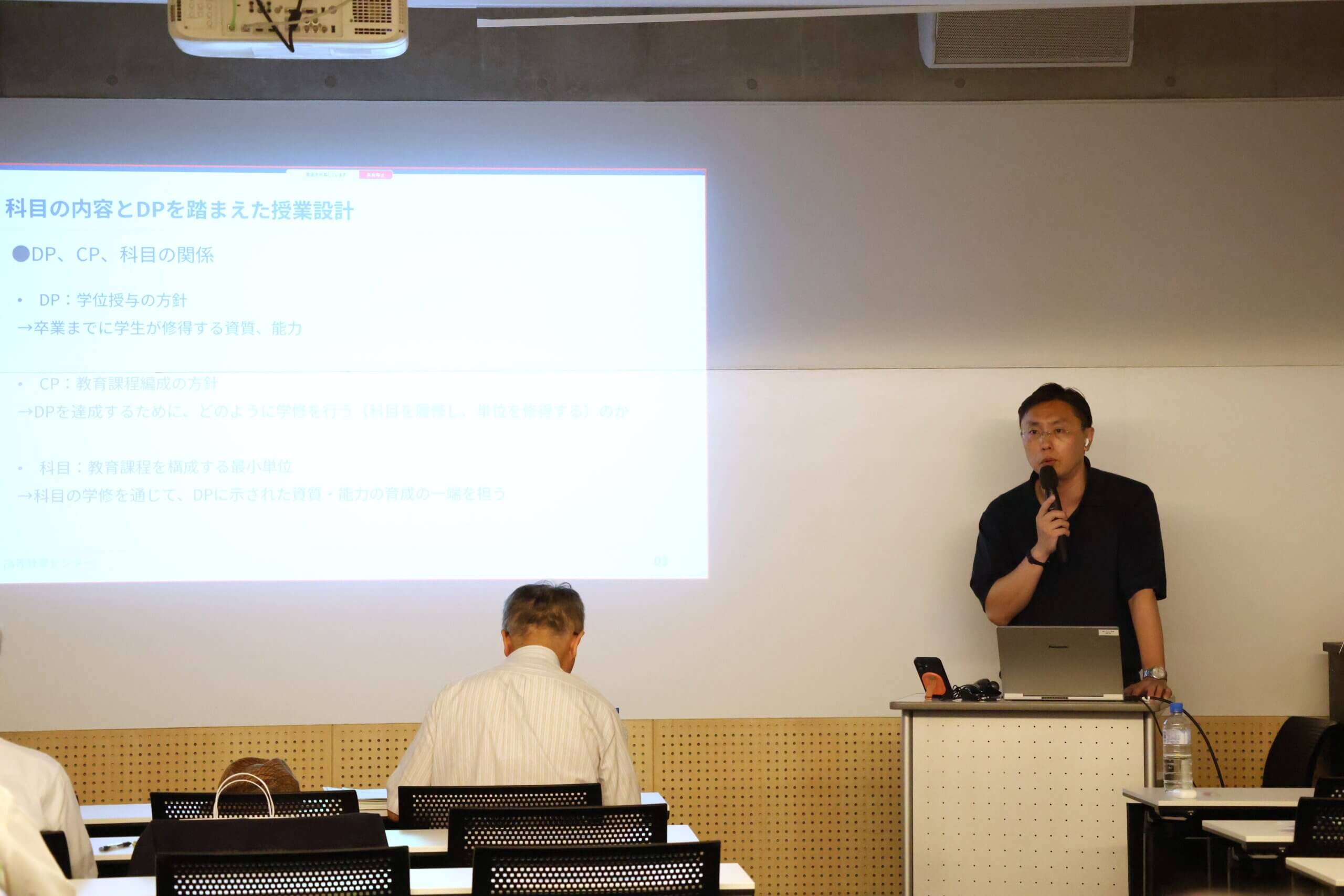佐藤氏の講演の様子